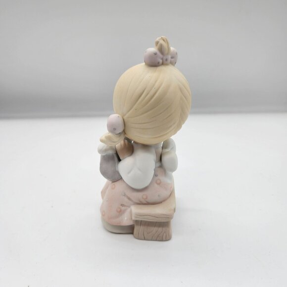 Precious Moments Scent From Above Figurine Girl With Skunk On Stool 1986 - Picture 4 of 5